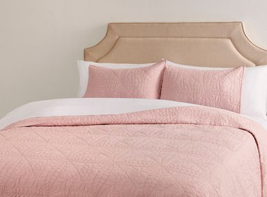 CUBRECAMA RIPLEY HOME BLOOM 1.5 PLAZAS MICROFIBRA PALO ROSA COLOR ENTERO