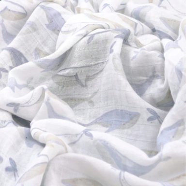 MANTA DE MUSELINA WHALE DE BAMBU Y ALGODON PARA BEBE