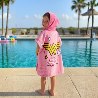 TOALLA PONCHO INFANTIL CON CAPUCHA ROSADA SECADO RÁPIDO DISEÑO HEROÍNA - 4