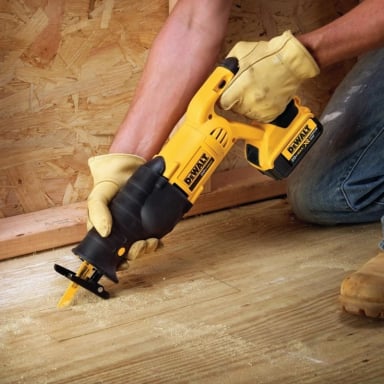 SIERRA SABLE INALAMBRICA 20V DCS380B DEWALT - 2