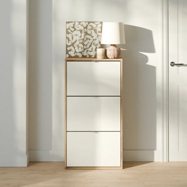 ZAPATERA CON CORTE PARA ZÓCALO LUCÍA 3 PUERTAS BLANCO/DUNA RYR MUEBLES