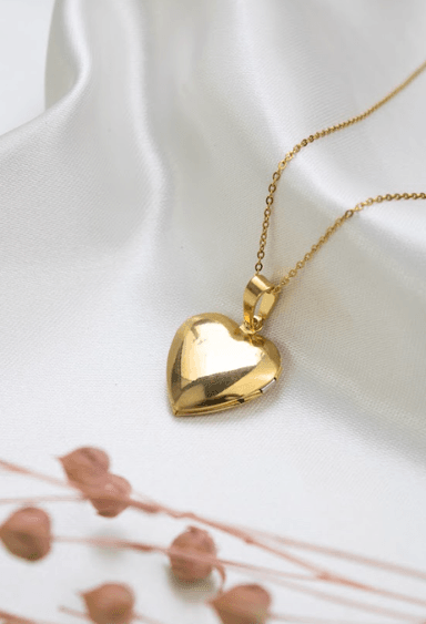 COLLAR CLEO JOYAS & ACCESORIOS RELICARIO CORAZON LISO DORADO