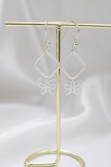 ARETE CLEO JOYAS & ACCESORIOS LARGO MARIPOSA GEOMETRICA