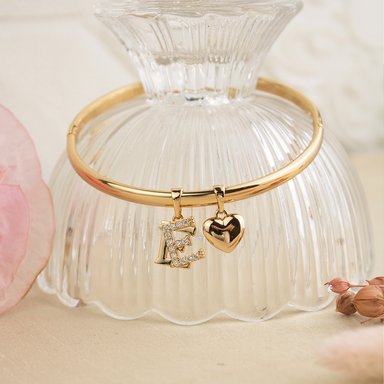 PUÑERA INICIAL E CORAZÓN ROSE