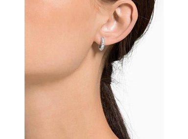 AROS SWAROVSKI CON DISEÑO EN CRISTAL CLARO Y PAVÉ, IDEALES PARA COMPLEMENTAR TU COLECCIÓN - 3