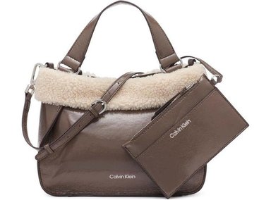 BOLSA CROSSBODY CALVIN KLEIN ESTELLE NOVELTY CON BOLSILLOS Y CORREA AJUSTABLE