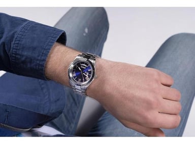 RELOJ ANALÓGICO GUESS CON PULSERA DE ACERO INOXIDABLE, DISEÑO AZUL Y PLATEADO, RESISTENTE AL AGUA - 4