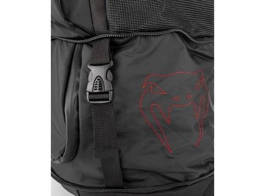 MOCHILA RESISTENTE VENUM CHALLENGER PARA SENDERISMO, IDEAL PARA AVENTURAS AL AIRE LIBRE, COLOR NEGRO/ROJO - 6
