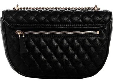 BOLSA CROSSBODY GUESS ATABEY CON SOLAPA, DETALLES DORADOS Y DIJE REMOVIBLE - 3