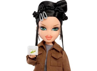 BRATZ X MEAN GIRLS MUÑECA COLECCIONISTA JANIS CON TRAJES EXCLUSIVOS - 4