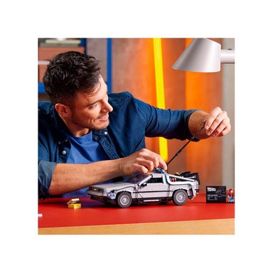 LEGO ICONS BACK TO THE FUTURE TIME MACHINE 10300 - 2