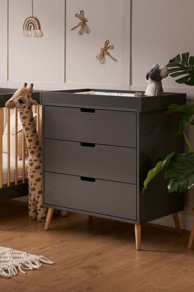 CÓMODA CLÁSICA PARA BEBÉS KARINA COLOR NEGRO TU MESITA