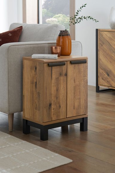 MESA LATERAL YULIET 2 PUERTAS COLOR MARRÓN TU MESITA