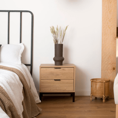 VELADOR CONTEMPORANEO NAMORA 2 CAJONES MARRÓN