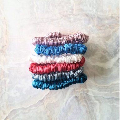 MINI SCRUNCHIES DE SATÍN - PACK DE 06 UNIDADES CON ESTUCHE RAINBOW