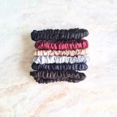 MINI SCRUNCHIES DE SATÍN - PACK DE 06 UNIDADES CON ESTUCHE CLASSIC