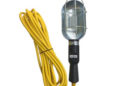LUZ TRABAJO HOME LIGHT 7.5M 220 V CON PROTECTOR DE METAL Y TOMACORRIENTE 7.5 METRO SANTOFA ELECTRONICS