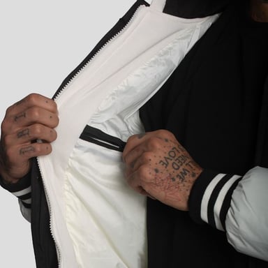 CASACA VARSITY PUFFER BLOCK COLOR CON CAPUCHA - 5