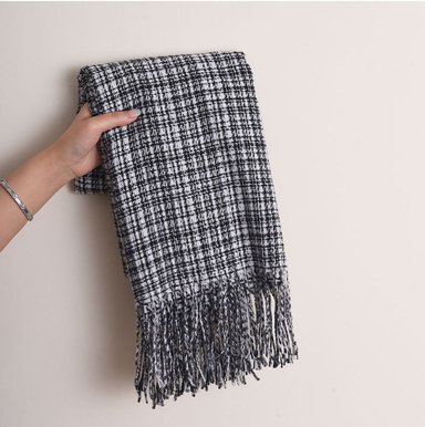 BUFANDA SHANELL GREYSON ESTILO TWEED CON FLECOS | NEGRO