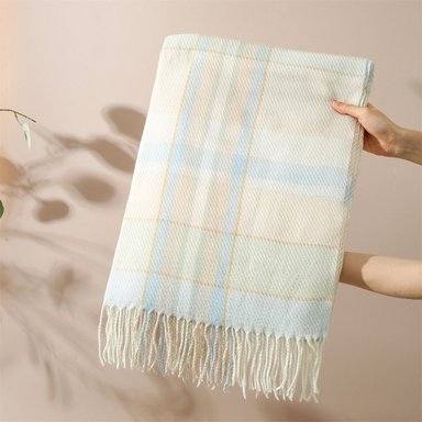 BUFANDA KASPEN ESTILO ESCOCÉS CON FLECOS | PASTEL
