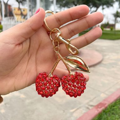 DUPE LLAVERO DE CEREZA COUTURE PARA BOLSO - CRYSTAL BERRY