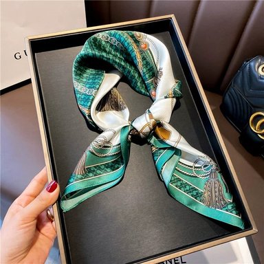 PAÑOLETA BANDANA PAÑUELO BRIELLE DE 70X70 CM