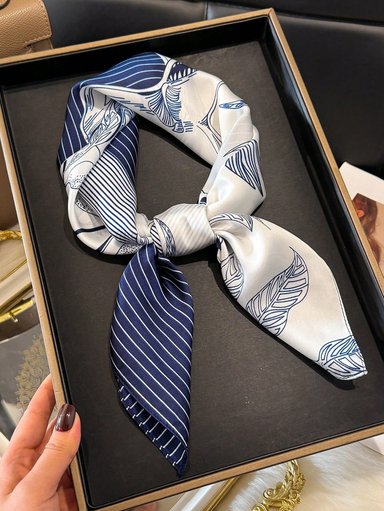 PAÑOLETA BANDANA PAÑUELO MARGARET DE 70X70 CM