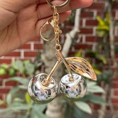 DUPE LLAVERO DE CEREZA COUTURE PARA BOLSO