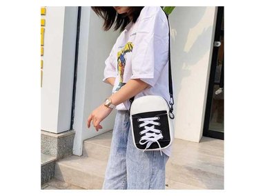 BOLSO NEGRO ZAPATILLA CONVERSE