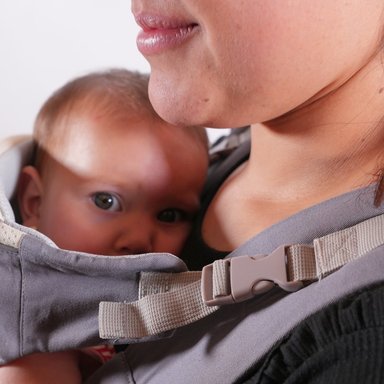 CANGURO MÁS ASIENTO BEBÉ LA SONAJA GRIS 9 EN 1 - 2