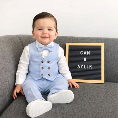 CONJUNTO PANTALÓN CHALECO CORBATA CELESTE