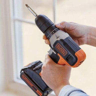 TALADRO ATORNILLADOR 3/8 20V 1 BAT + SET 9 BROCAS NARANJA BLACK + DECKER - 3