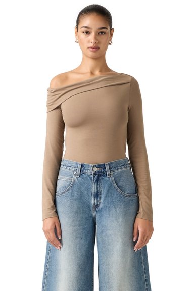 POLO MUJER CLARA OFF SHOULDER LS CAFÉ LEVIS 005IT-0002