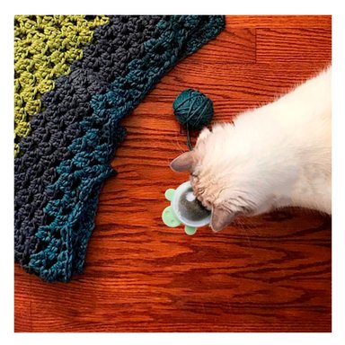 BOLA GATO MA29087 RYBIU CON BASE FIRME VERDE Y PAPEL DE REGALO