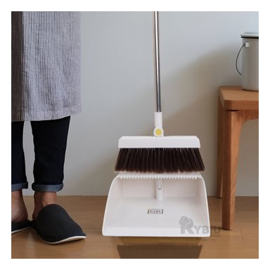 ESCOBILLA RYBIU ADAPTABLE BANO BLANCO + GIFT MINIAGENDA