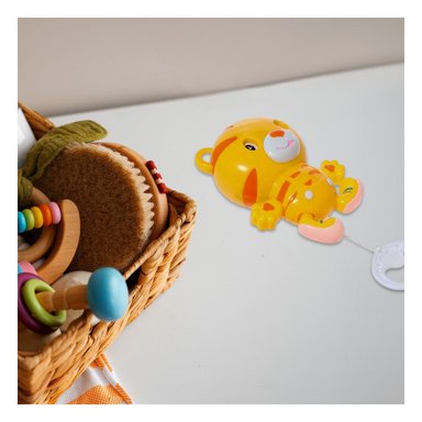 MOVIL TIGRE A CUERDA MUSICAL AMARILLO CON ESTILO INFANTIL Y+REGALO STICKER - 5