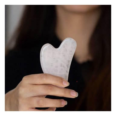 MODELO GUA SHA DE CUARZO PARA ROSTRO EN TONALIDAD BLANCO - 2