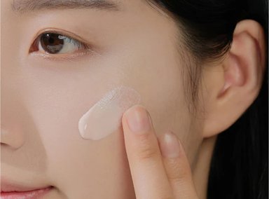 BLOQUEADOR FACIAL SKIN1004 MADAGASCAR CENTELLA TONE BRIGHTENING TONE UP SUNSCREEN SPF 50+ PA++++ 50ML - 4