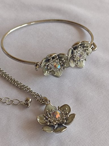 JUEGO PULSERA ELEMENTS SWAROVSKI ETERNAL BLOOM ACERO Y COLLAR