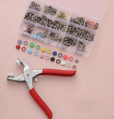 ALICATES BOTÓN A PRESION CON 100 BROCHES