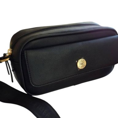 CARTERA CROSSBODY TOMMY HILFIGER NEGRO CON CINTA MONOGRAFIADA