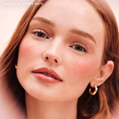 RUBOR MATE SUAVE Y VOLUMINOSO HOPE RARE BEAUTY MAQUILLAJE - 3