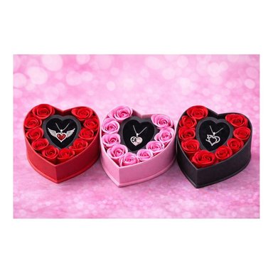 COLLAR CON DISEÑO DE CORAZÓN