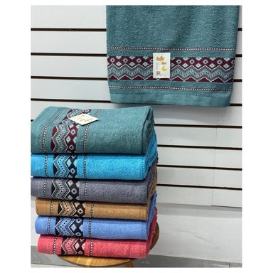 TOALLA DE ALGODÓN CON DISEÑOS BORDADOS
