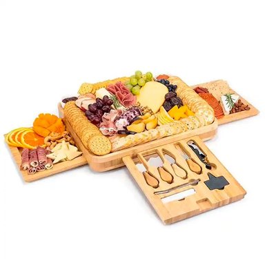 TABLA DE QUESOS  + 3 PLATOS DE PIQUEOS + SET DE CUBIERTOS