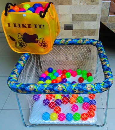 CORRAL MULTICOLOR Y 200 PELOTITAS + CESTA PORTA PELOTITAS