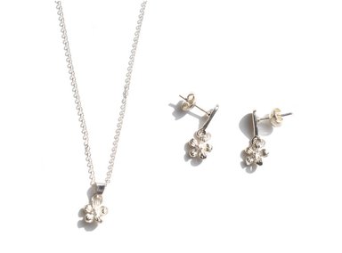 COLLAR RELISE FLORECITA PLATA 950 Y ARETES