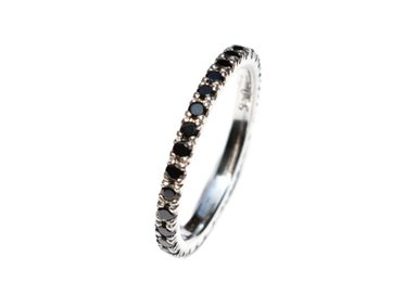 ANILLO RELISE PLATA ILUSION SWAROSKI NEGRO ALREDEDOR TODO EL ARO NRO. 6.5