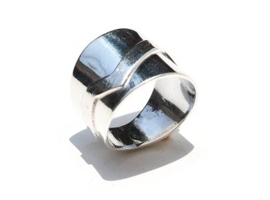 ANILLO ANCHO CON RELIEVE