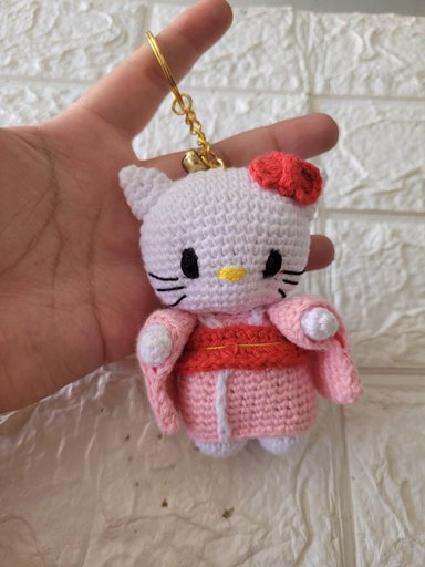 LLAVERO TEJIDO HELLO KITTY KIMONO